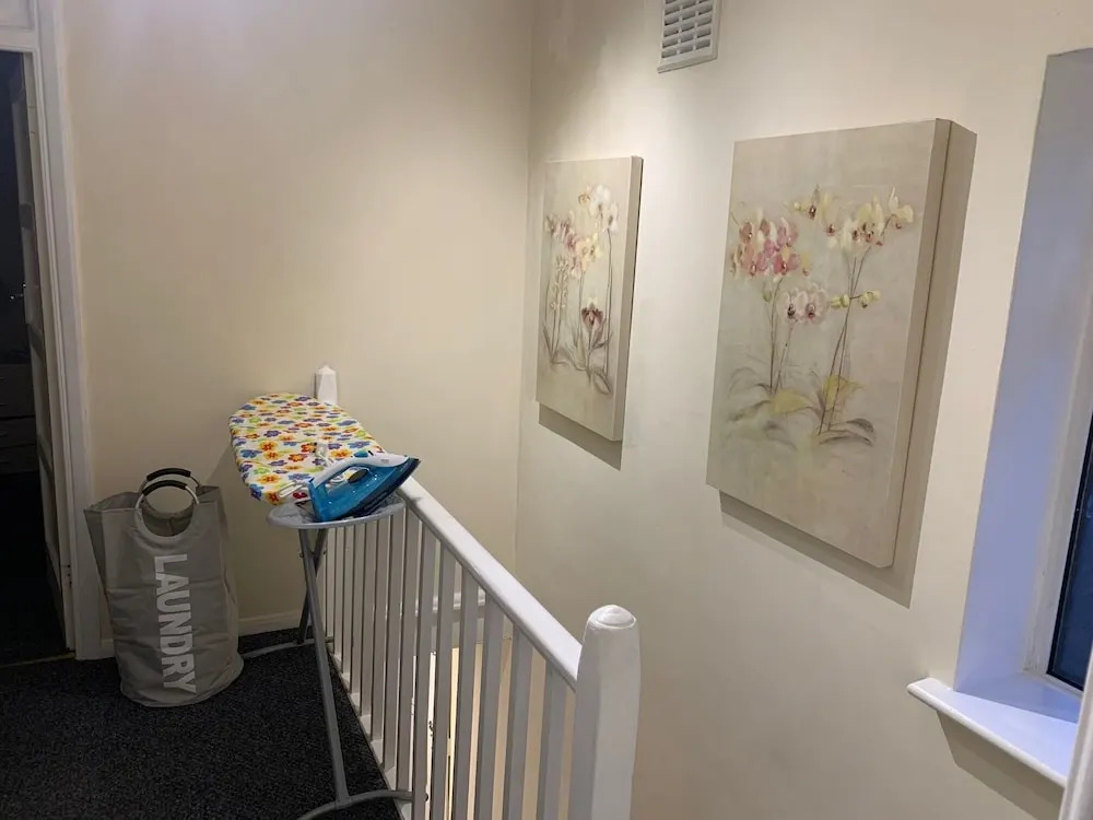 House Sleeps 6 With Garden, Parking