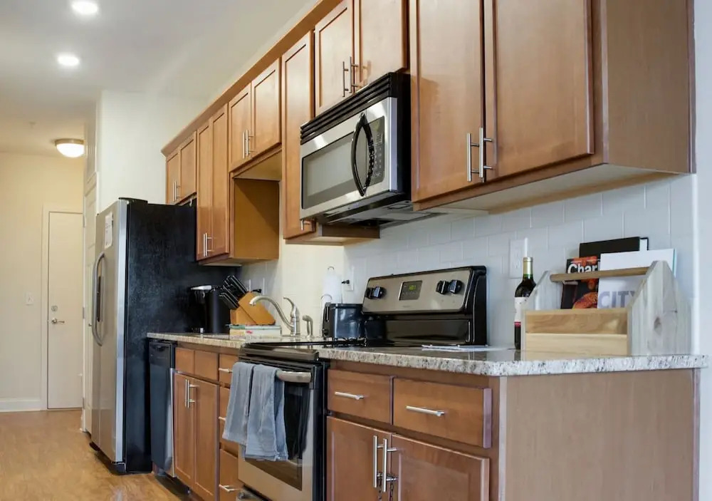 Open Concept Loft Near Uptown & Stadium