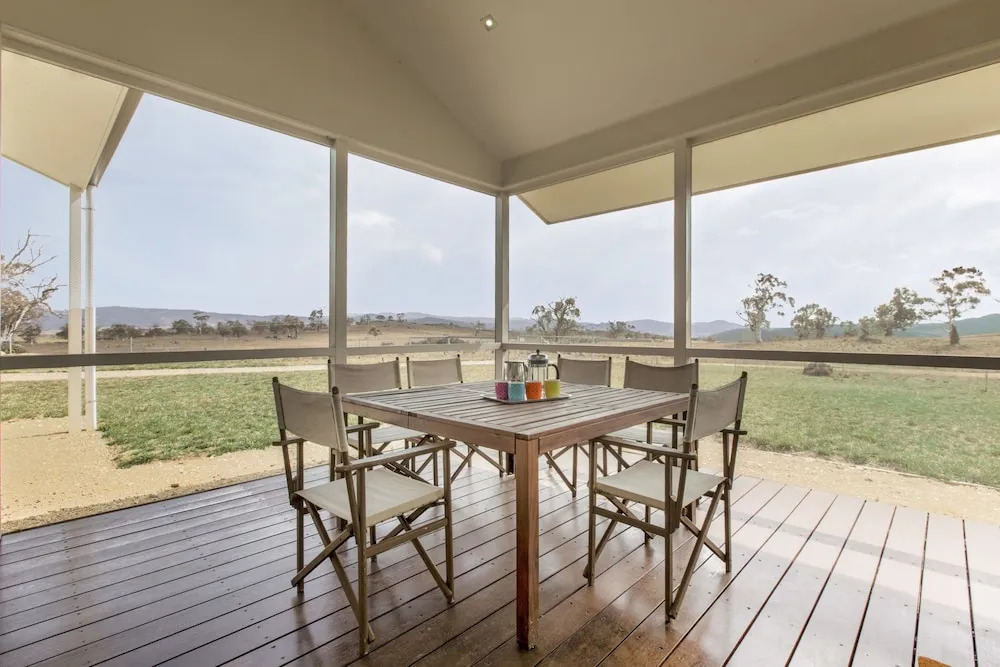 Manna Tree Farm -modern home with majestic views in stunning countrysi