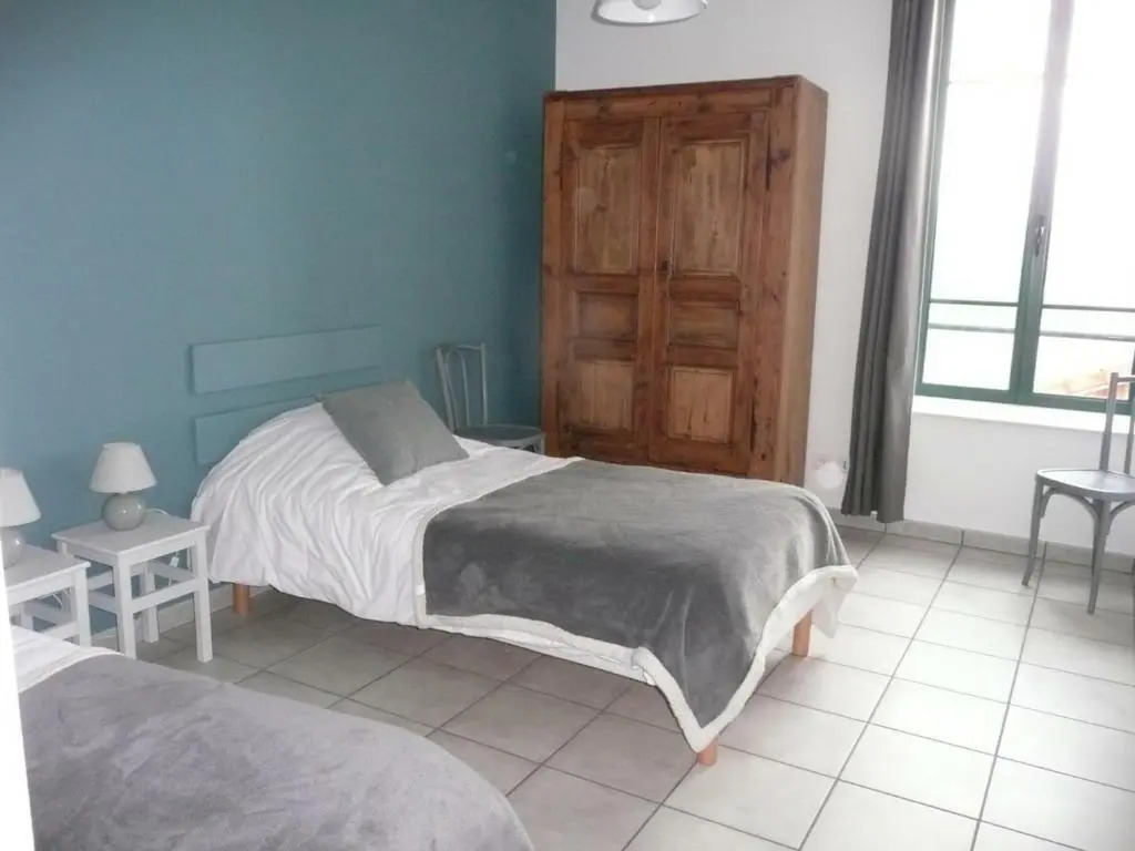 Gîte spacieux en campagne avec jacuzzi, sauna et jeux extérieurs - FR-1-496-52