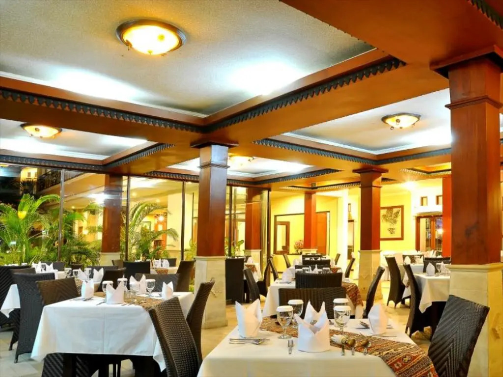 Tryas Hotel