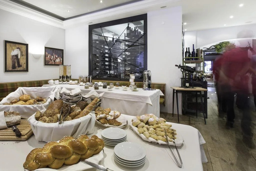Raffls Tyrol Hotel