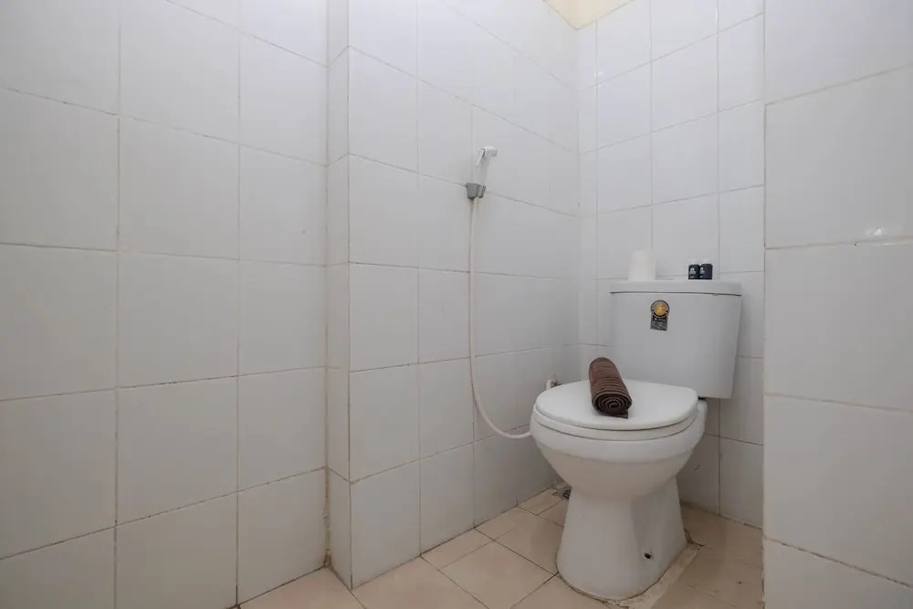 Nice and Comfy 1BR Apartment at MT Haryono Residence By Travelio