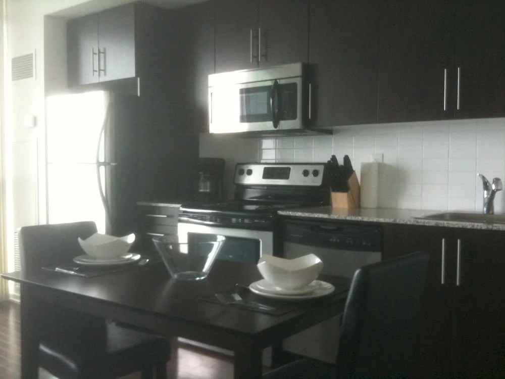 Toronto Suite Rentals - Maple Leaf Sq