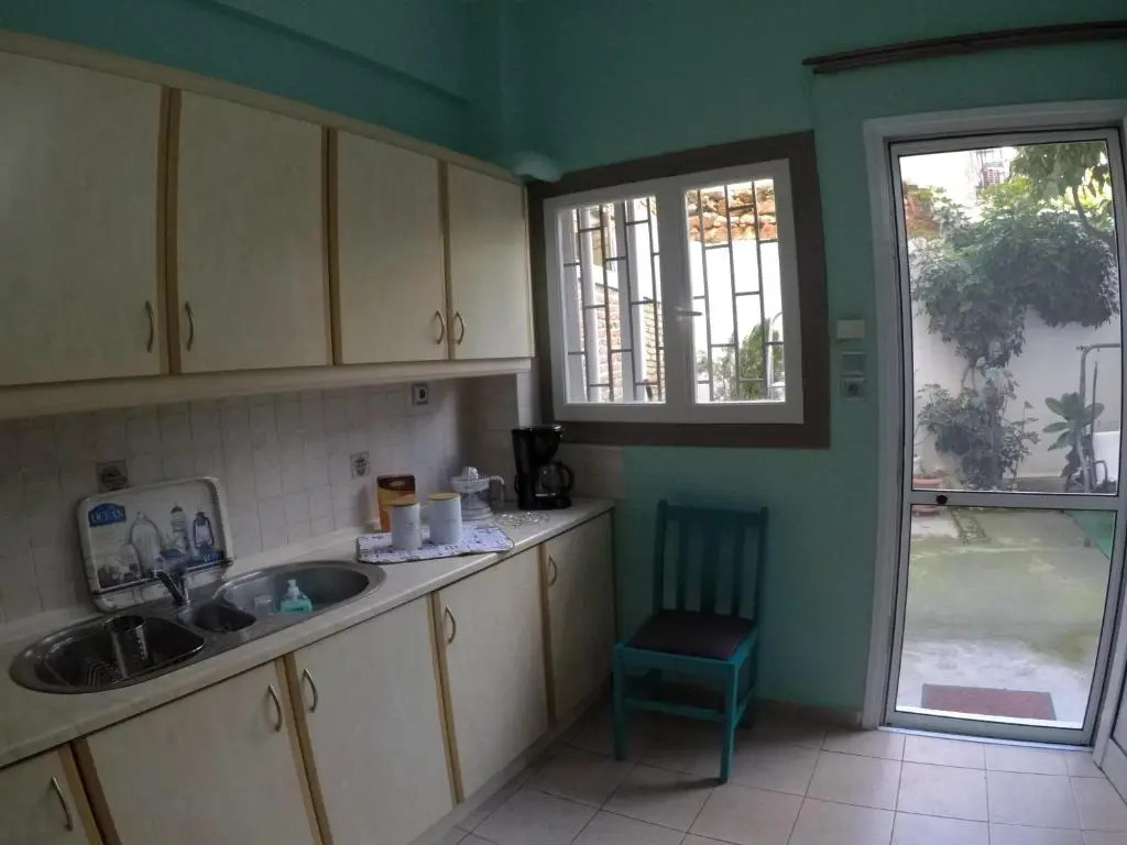 73sq Apt near Athens and Piraeus port with backyard