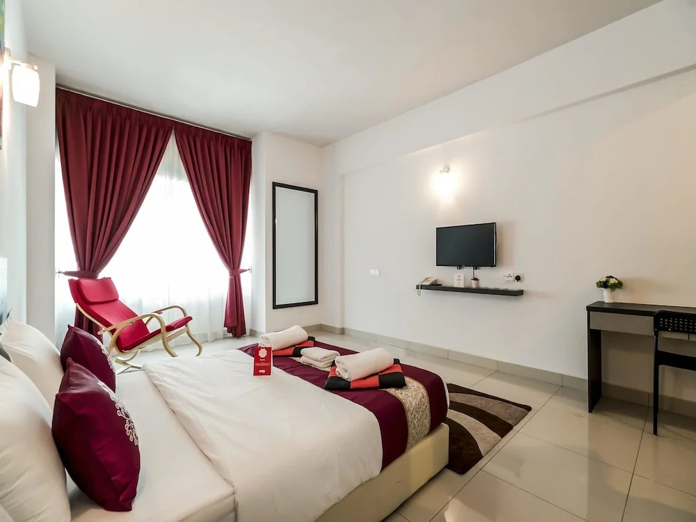 OYO 295 Aster Hotel