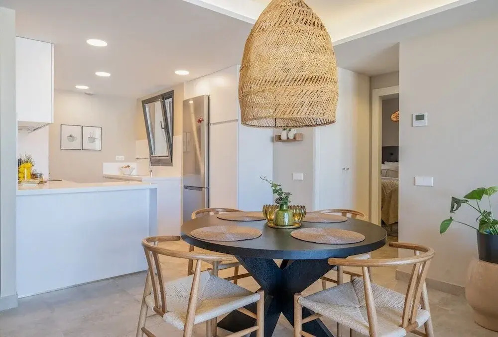 Inf3.4i - Modern & Bright City Apartment