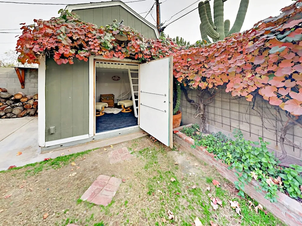 E Indianola - 4 Br Home