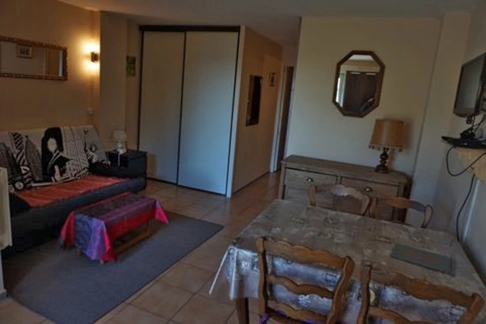 Apartment With one Bedroom in Bernières-sur-mer, With Enclosed Garden