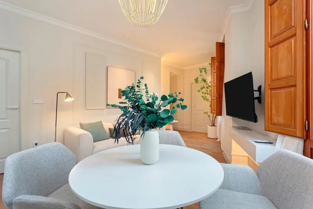 Elegant Stay in Historic Granada Bib Rambla IV