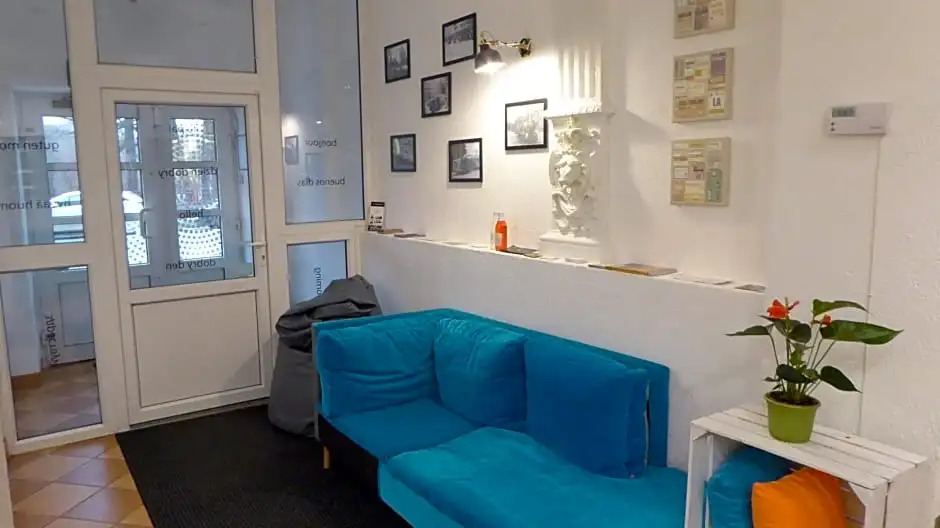 FlyFly Hostel , darmowy parking , rezerwuj przez urządzenia mobilne -10 procent