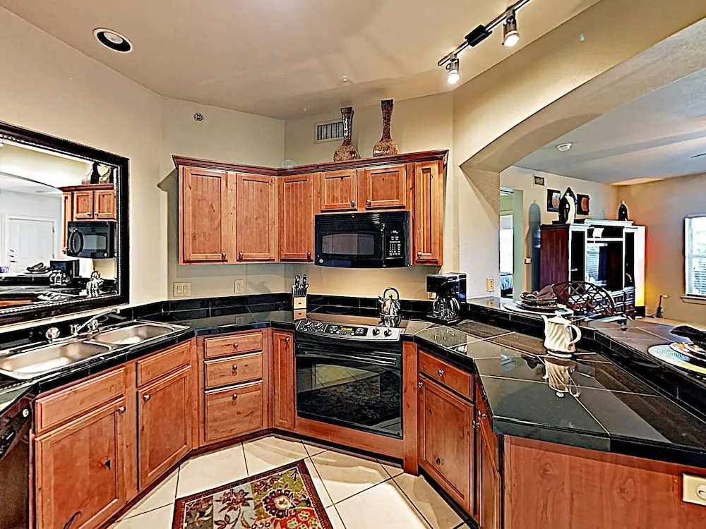New Listing! Top-floor Perch W/ Pools - Near Beach 3 Bedroom Condo
