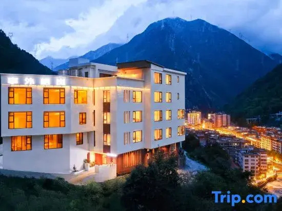 Shiwai Qilan Homestay (Kangding Love Song Square Liuliu City)