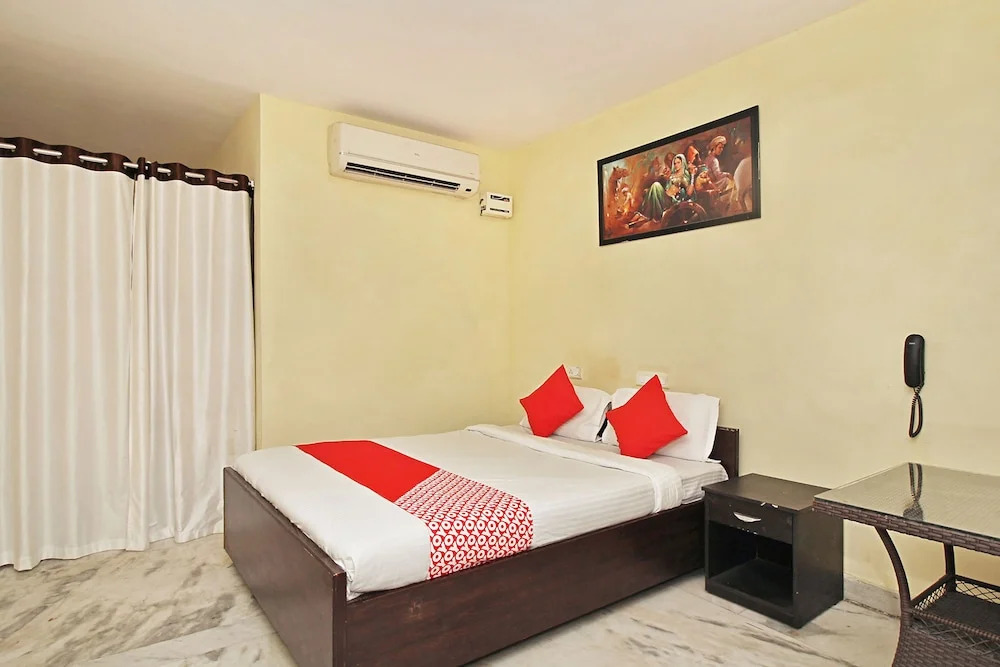 OYO 24605 Grand Season