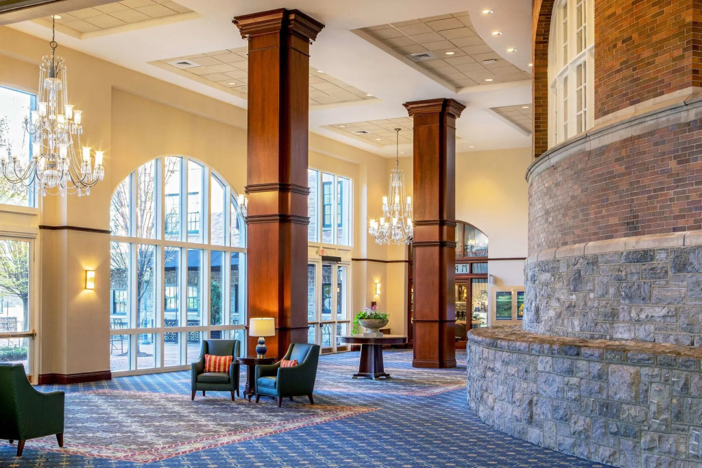 Hotel Roanoke & Conference Center, Curio Collection by Hilton
