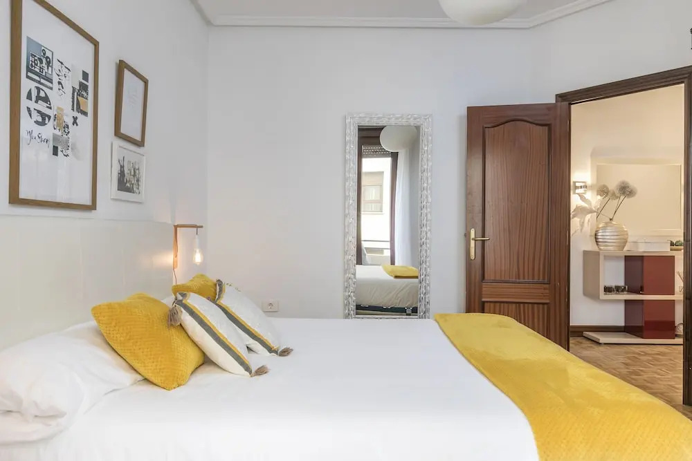Trueba by Forever Rentals. 2 Bedroom Apartment. Wifi. Zurriola Beach. Kursaal