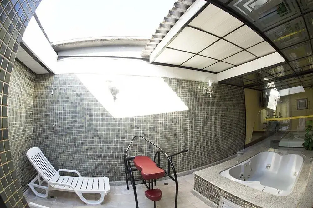 Motel Caricia (Только для взрослых)