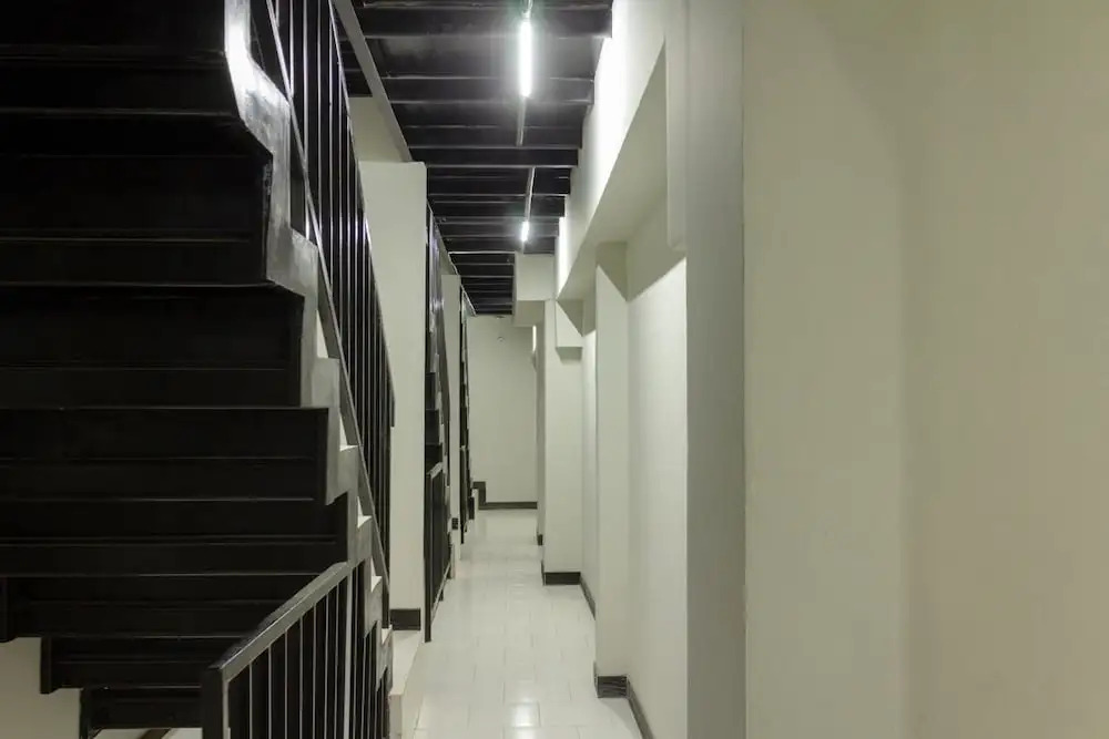 OYO 737 Kamar Keluarga Mahkota 8