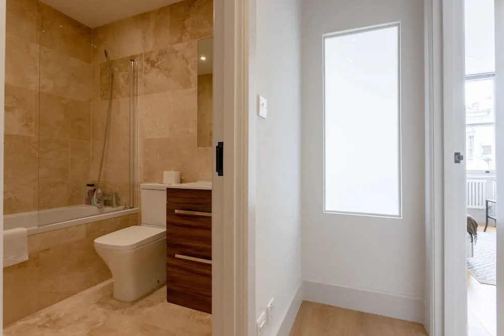 Spacious 2 Bedroom West Kensington Flat