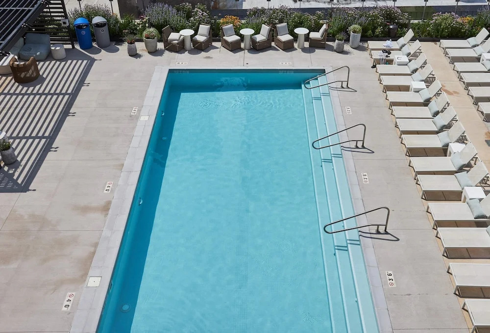 Lux Apts with Lake Views and Top Amenities