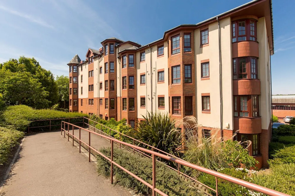 418 - Orchard Brae Avenue Apartment 3