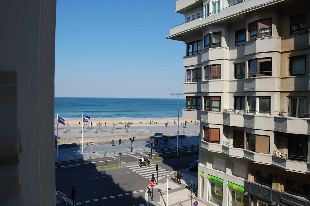 Playa Gros - Iberorent Apartments