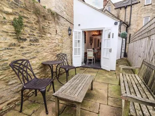Aelia Cottage, Cirencester