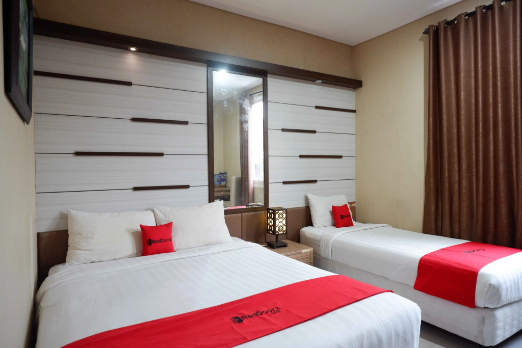 RedDoorz Plus Syariah near Laweyan Solo