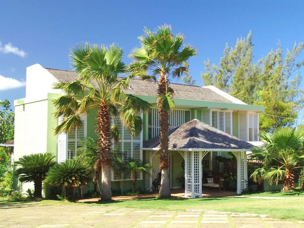 Seagrapes Villa