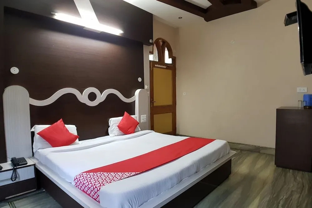 Oyo 30576 Satyam Regency