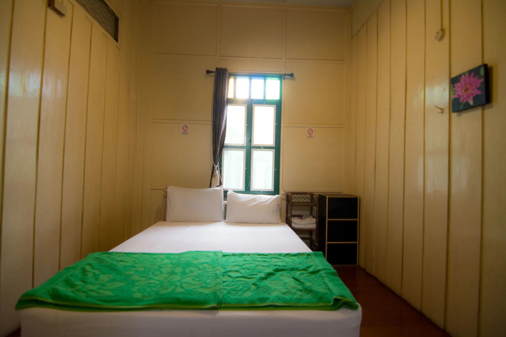 Samsen Sam Place