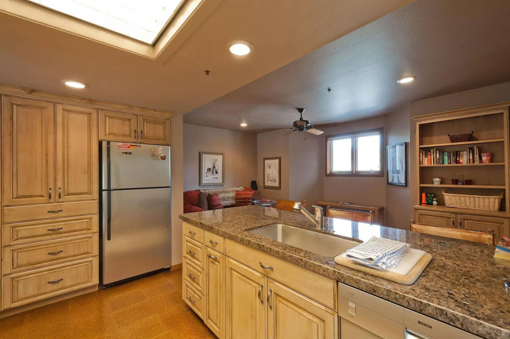 Lakeside Townhomes by Lespri Management