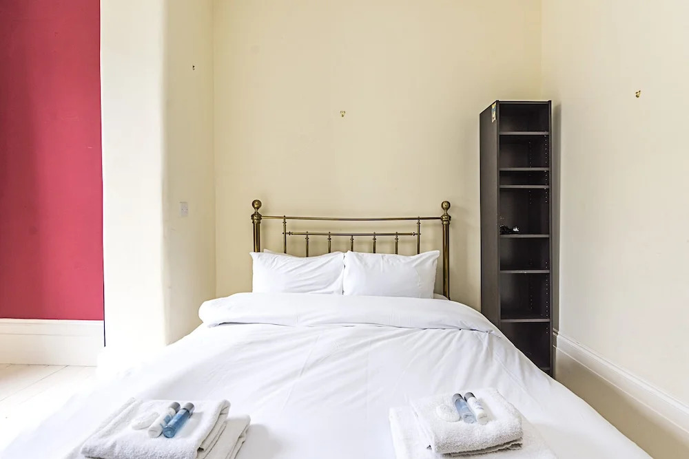 Westbourne Road · Lovely 2 Bed Apartment Near Paradise Park