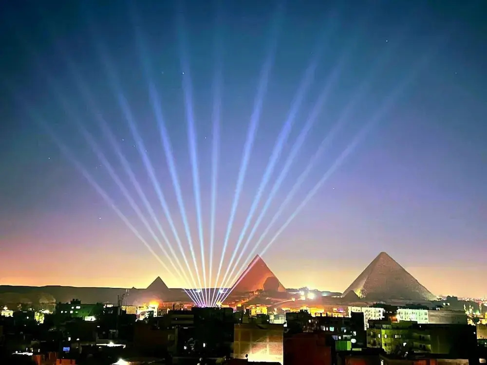 Pyramids sun temple view Inn