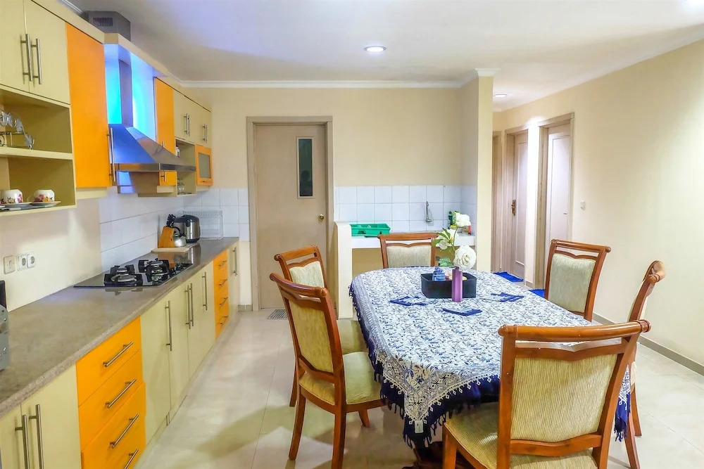 3 Bedroom Permata Senayan Apartment By Travelio