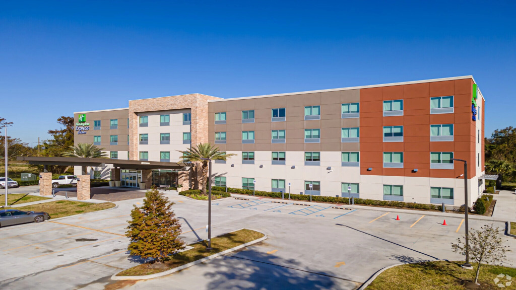 Holiday Inn Express & Suites Chalmette - New Orleans S by IHG