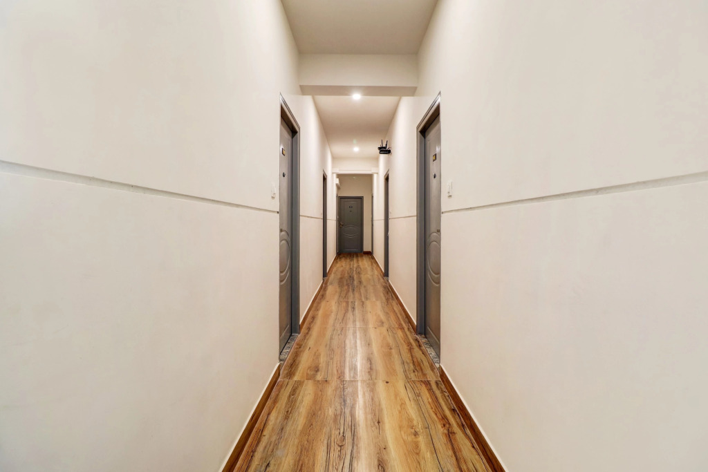 Townhouse Ecity Inn