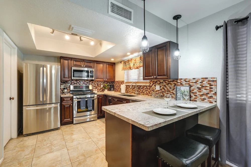Phoenix Home w/ Pool, Near Golf, Hiking & More!