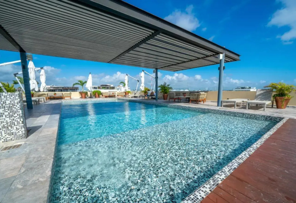 2 Suites, Terrace + Pool - Steps To Indigo Beach!