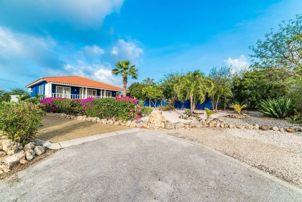 Caribbean Oasis With Tropical Garden & Pool