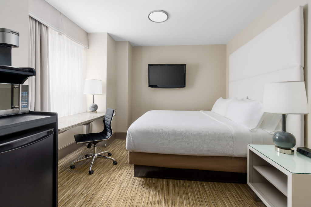 Holiday Inn Express Chicago - Magnificent Mile by IHG