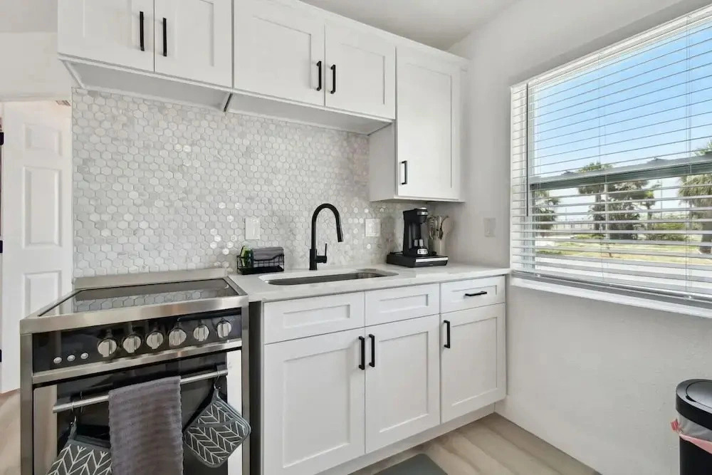 Stylish Treasure Island Getaway - 117 127th Ave E Unit 8