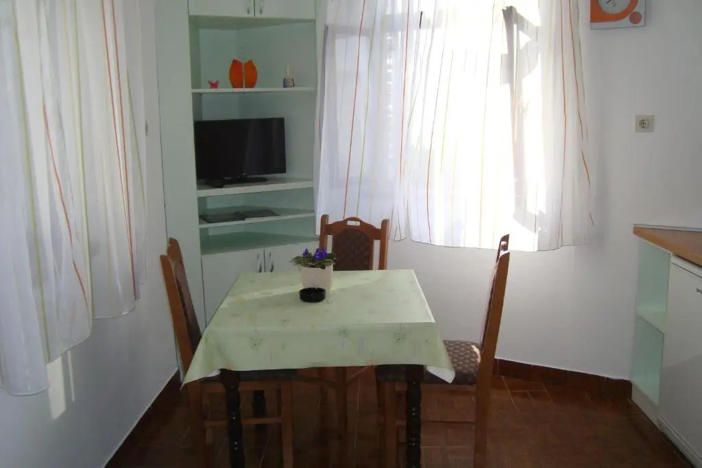 Apartment Ante