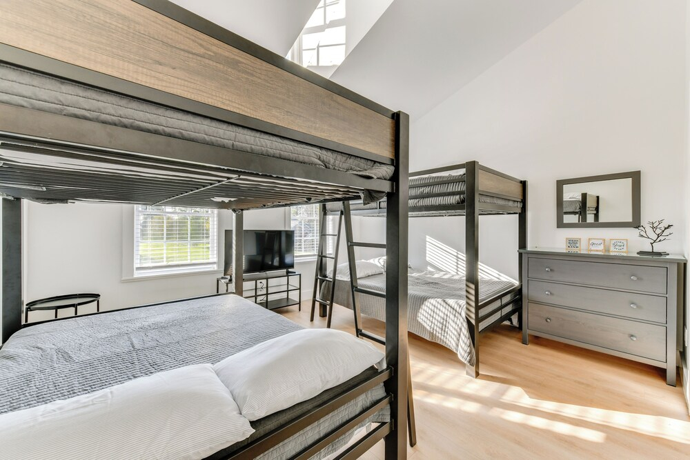 Pet-friendly Lake Norman Retreat w/ Deck & Grill