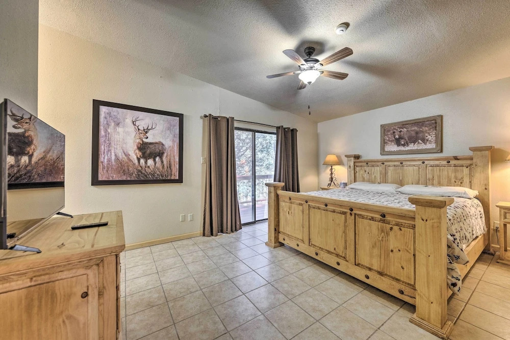All-season Alto Getaway w/ Fire Pit & Deck!