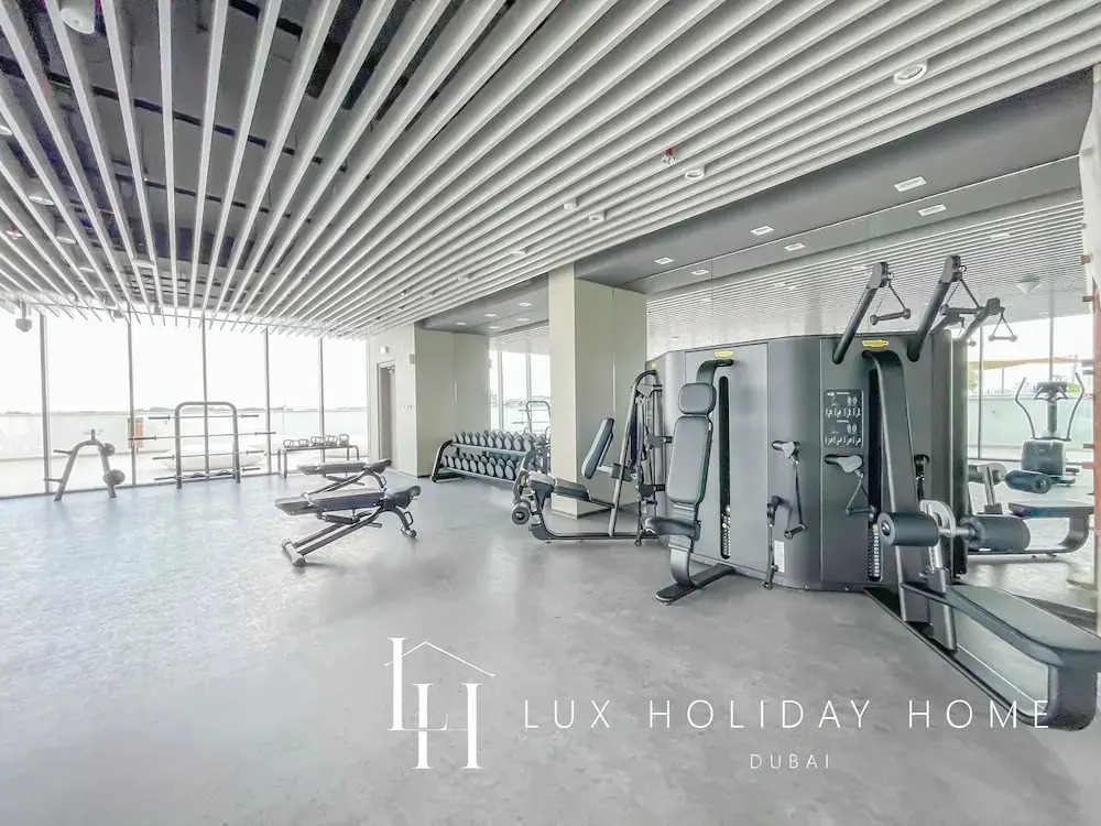 LUX | 2BR Lagoon View – District One, 10–15 min Burj Khalifa