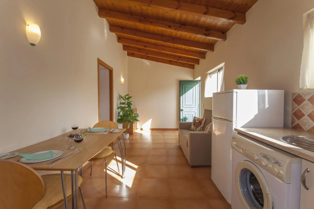 A14 - Cozy Torraltinha Apartment