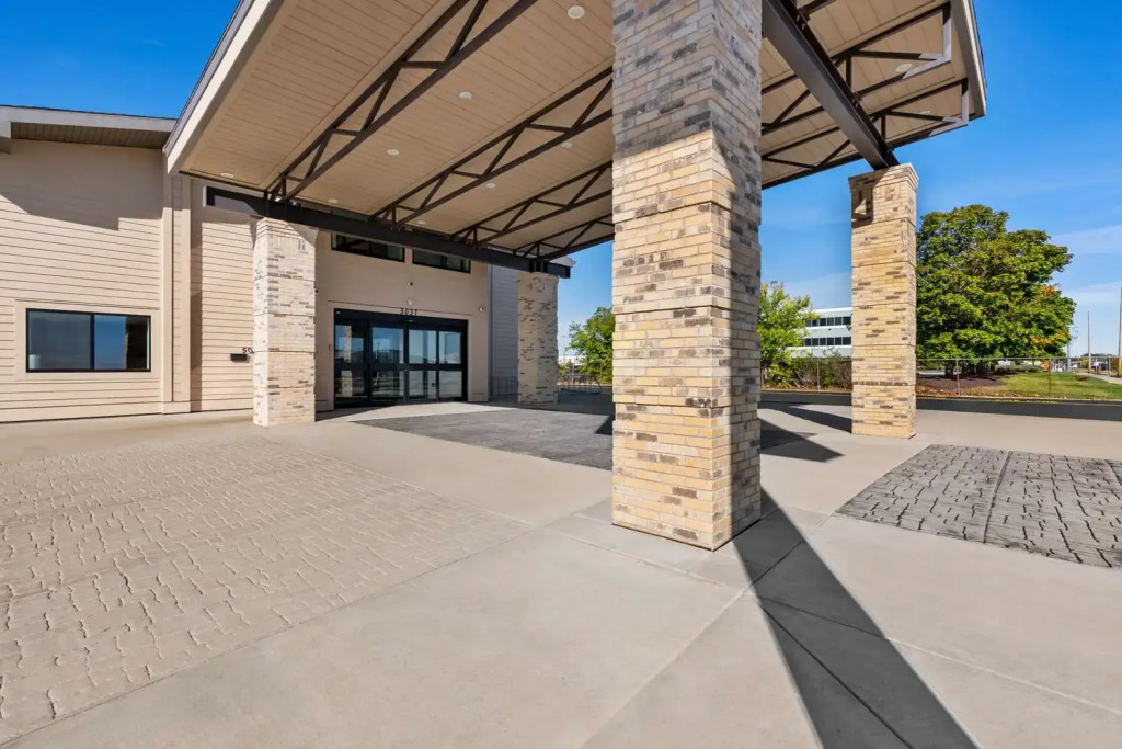 Clarion Pointe Milwaukee Airport