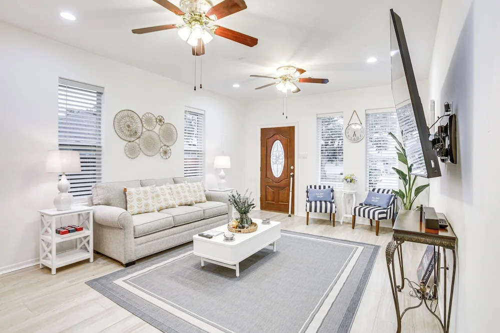 5 Mi to Bourbon St: Nola Home w/ Fenced Yard!
