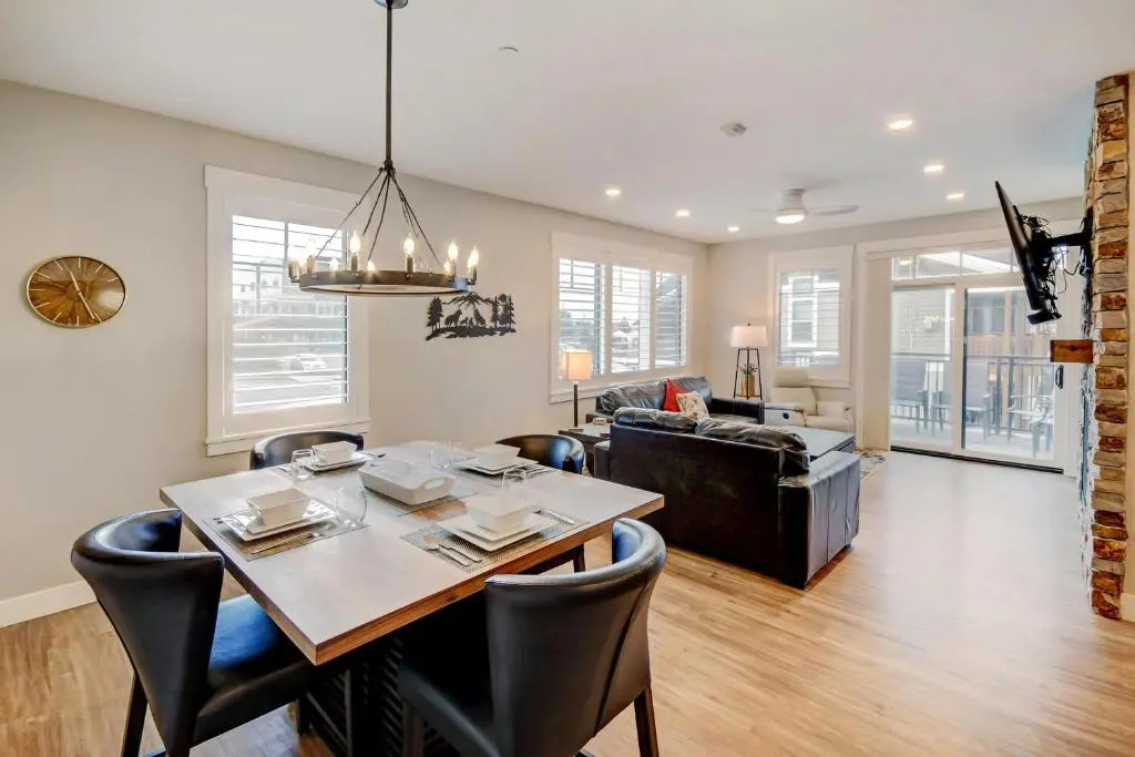 New Luxury Loft #103 Near Resort Huge Hot Tub & Views - FREE Activities & Equipment Rentals Daily